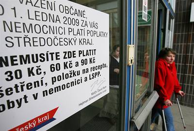 Fronta na léky byla vera v krajské lékárn v Mladé Boleslavi nekonená. Od úterka se znovu platí poplatky.